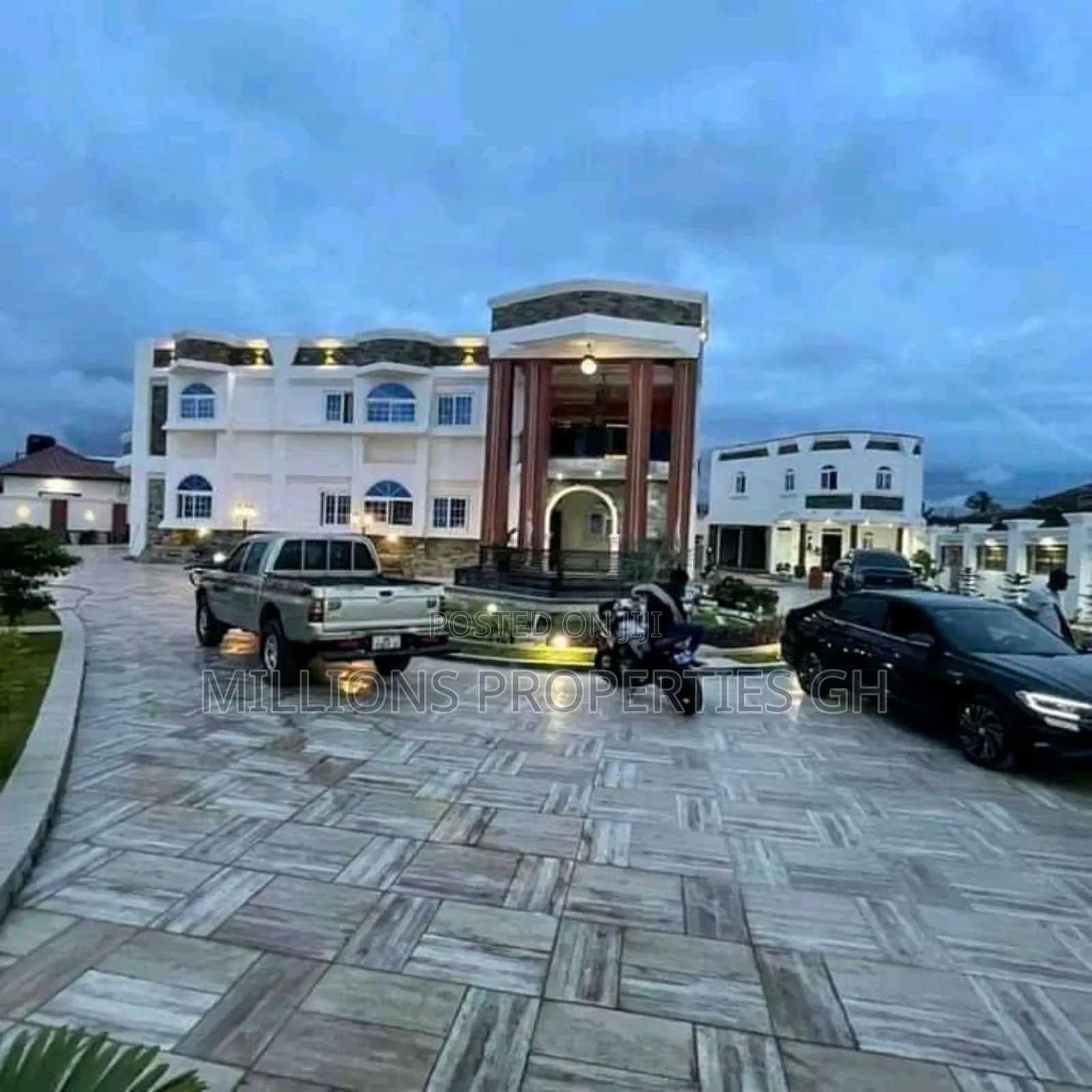Furnished 9bdrm Mansion in Millions Properties, Tema Metropolitan