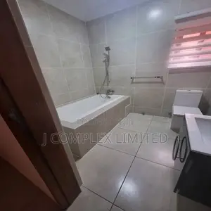 4bdrm House in North Ridge for sale