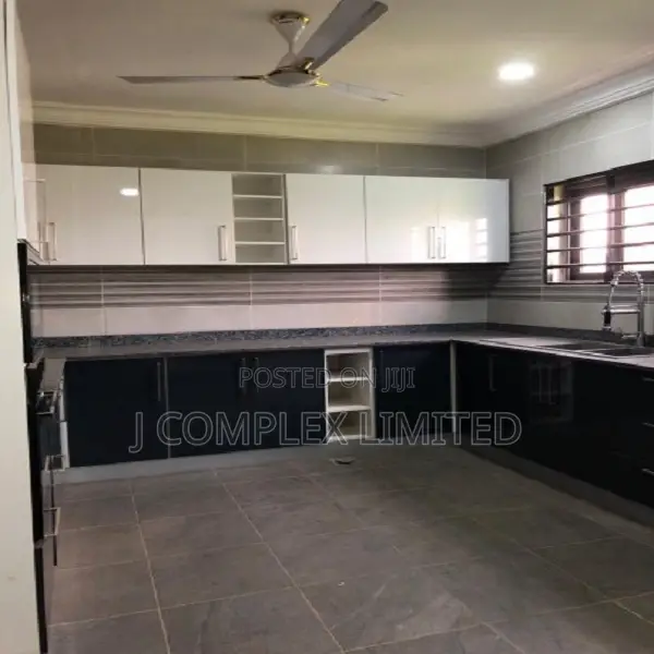 4bdrm House in North Ridge for rent