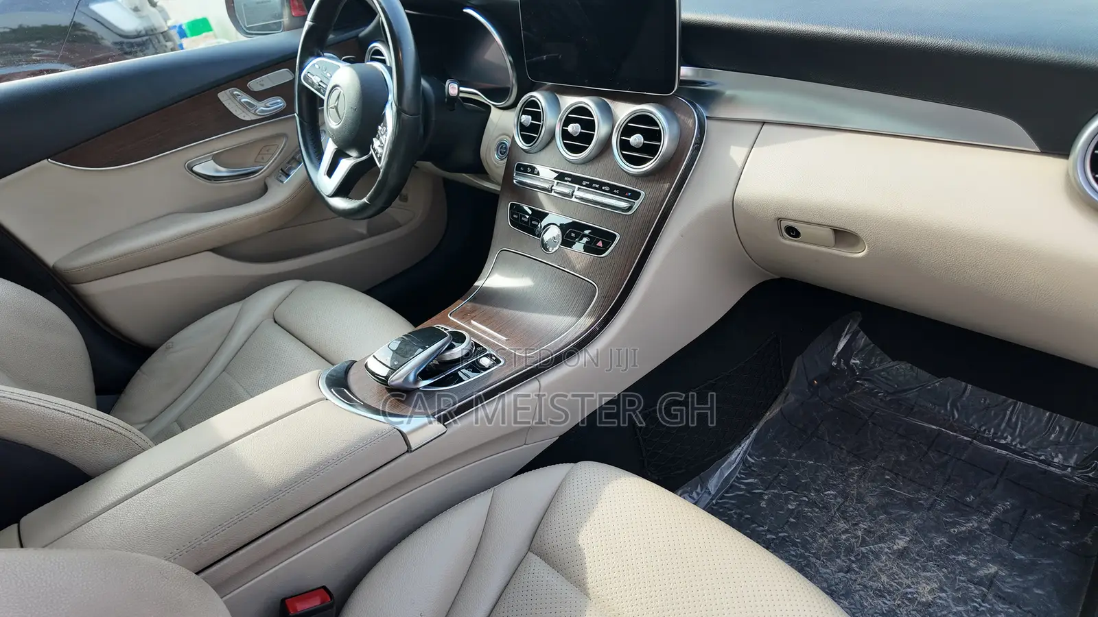 Mercedes-Benz C300 2021 Red