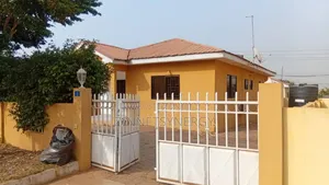 3bdrm House in Devtraco, Tema Metropolitan for rent