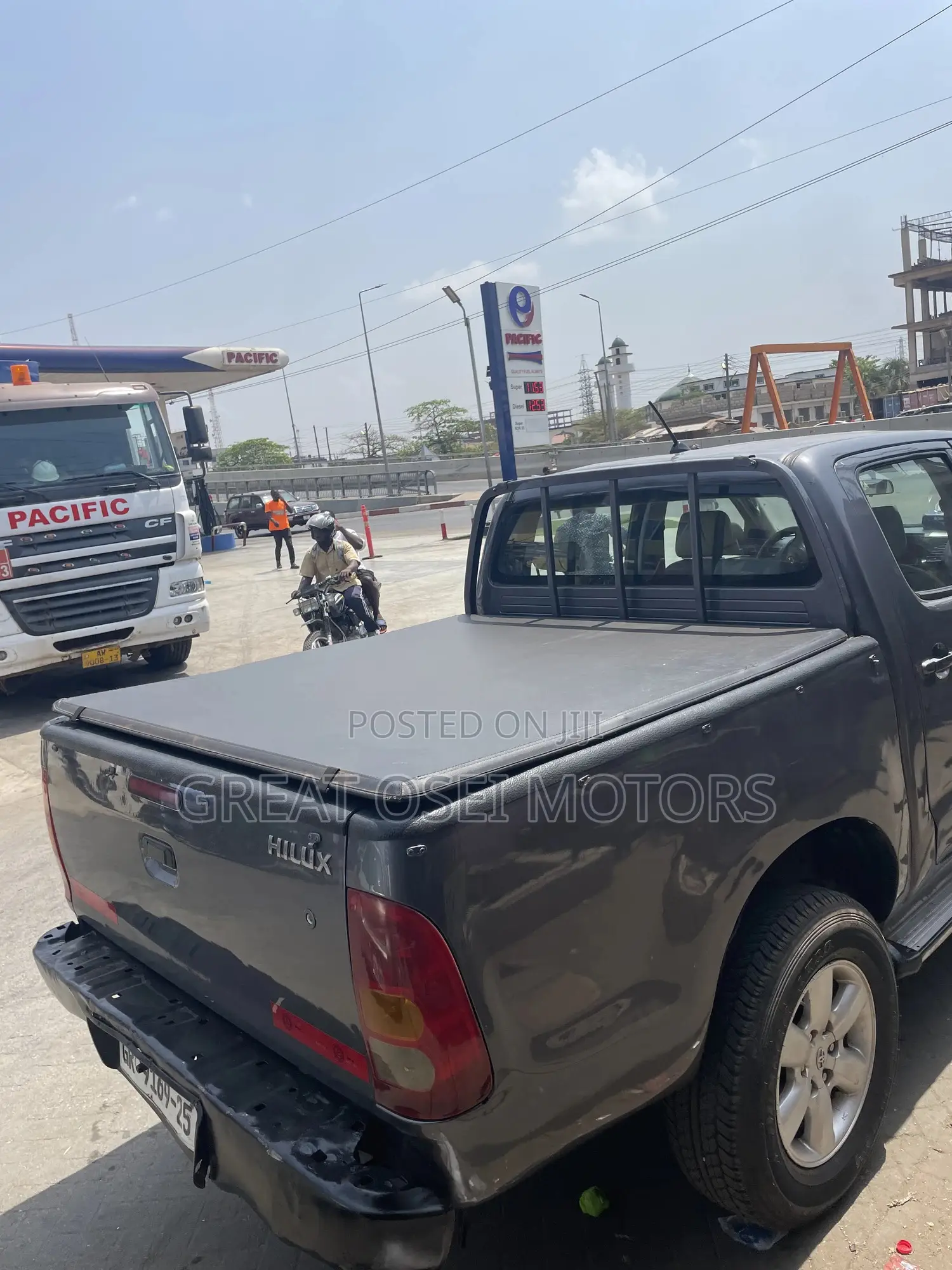 Toyota Hilux Tri Fold Bucket Cover ( Soft Type)