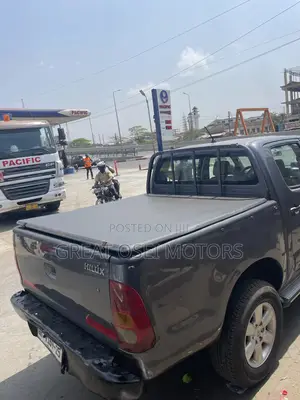 Toyota Hilux Tri Fold Bucket Cover ( Soft Type)
