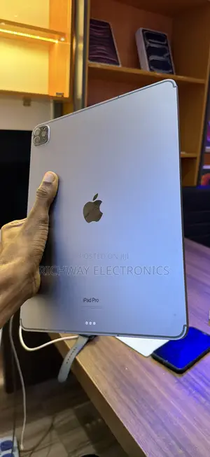Apple iPad Pro 12.9 (2022) 256 GB Gray