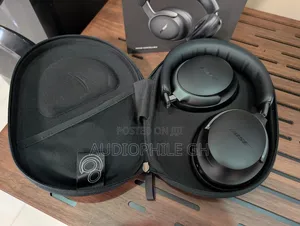 Bose Quietcomfort Ultra Headphones ( New but Open Box )