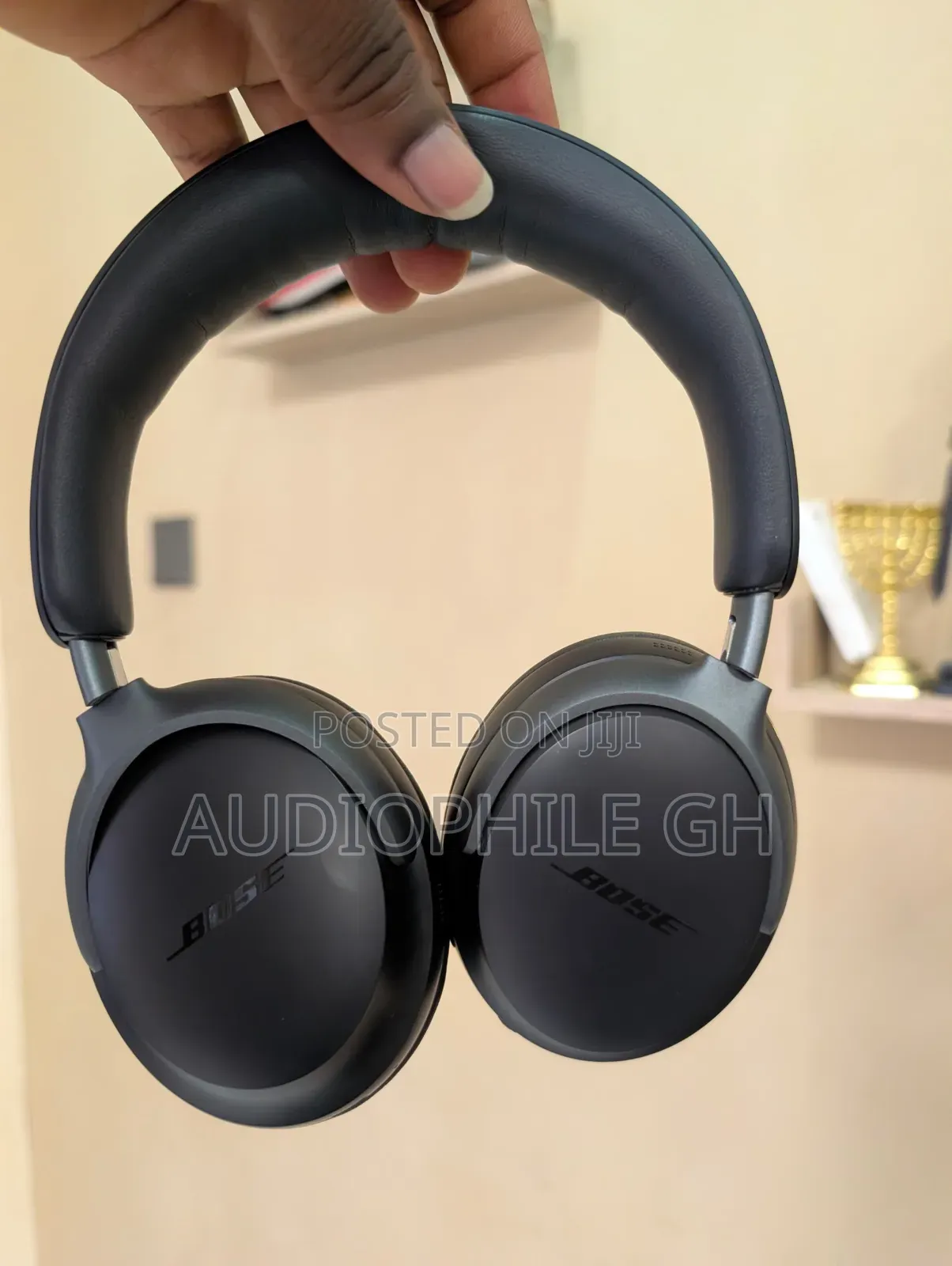 Bose Quietcomfort Ultra Headphones ( New but Open Box )