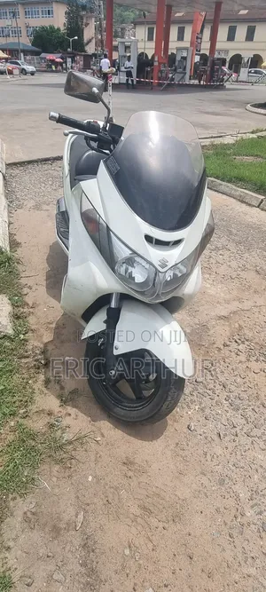 Suzuki Burgman 2011 White