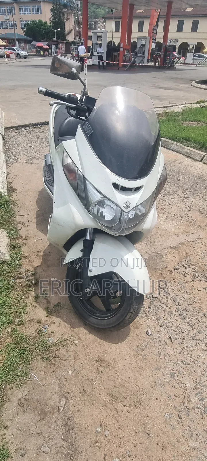 Suzuki Burgman 2011 White