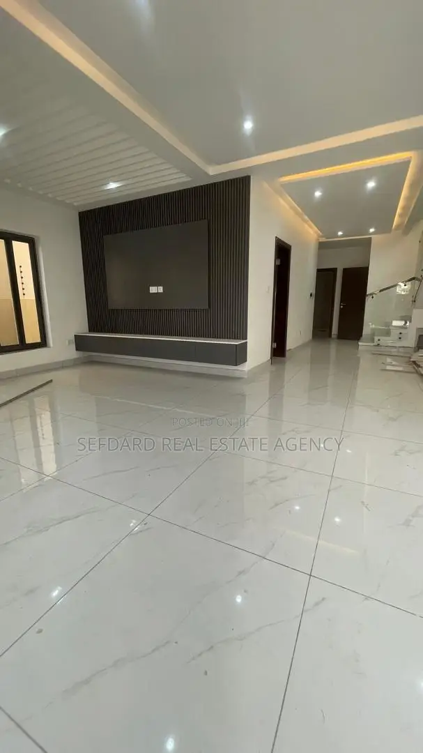 4bdrm Duplex in East Legon for sale