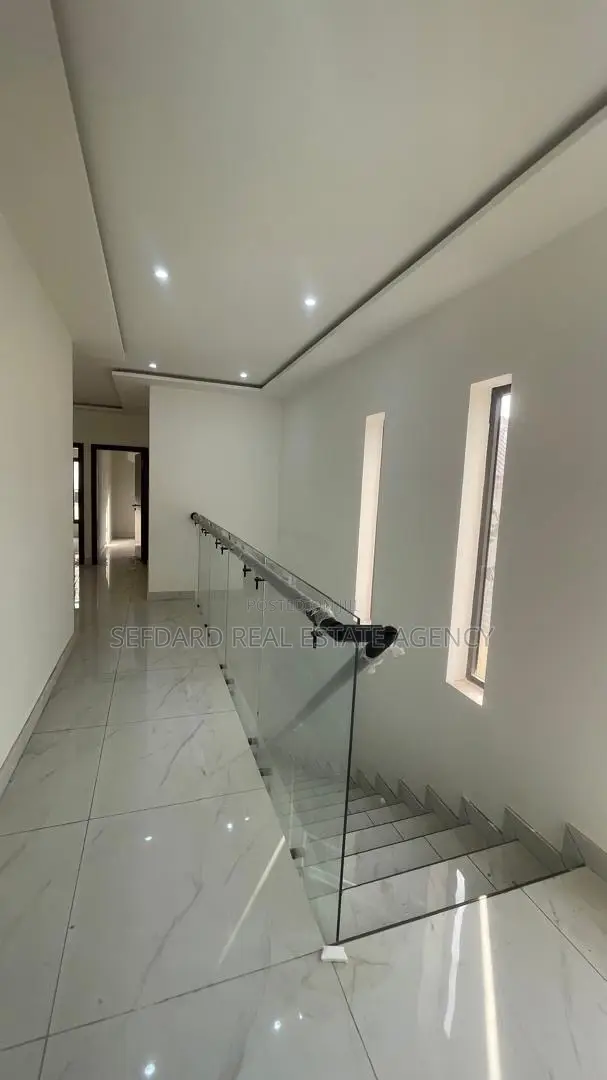 4bdrm Duplex in East Legon for sale