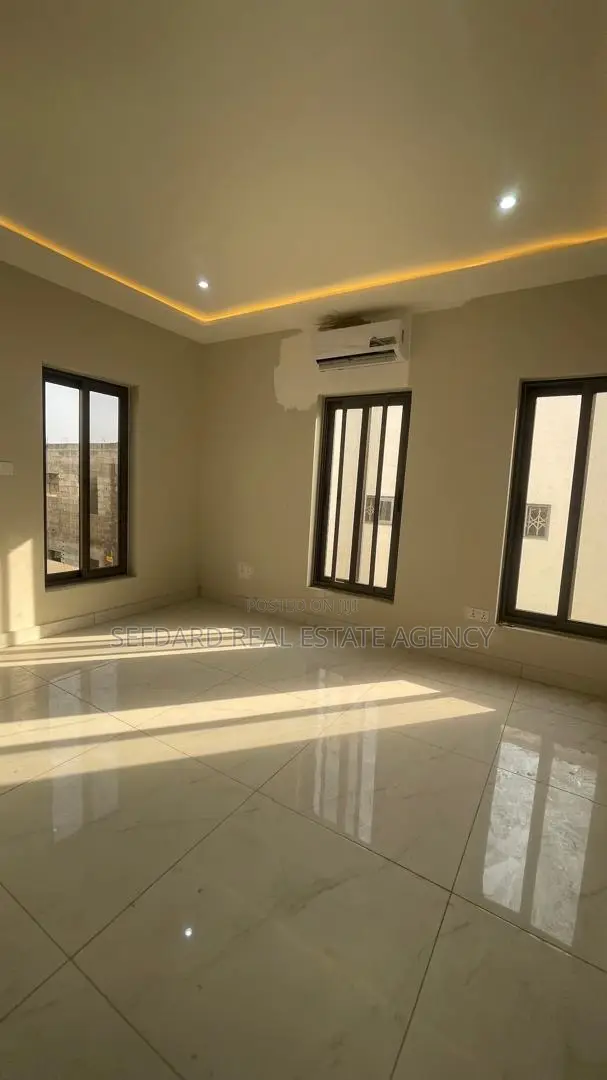 4bdrm Duplex in East Legon for sale