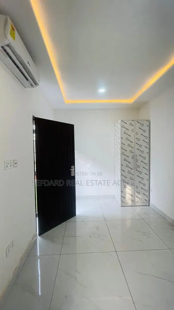 4bdrm Duplex in East Legon for sale