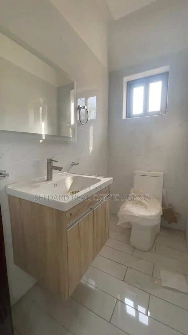 4bdrm Duplex in East Legon for sale