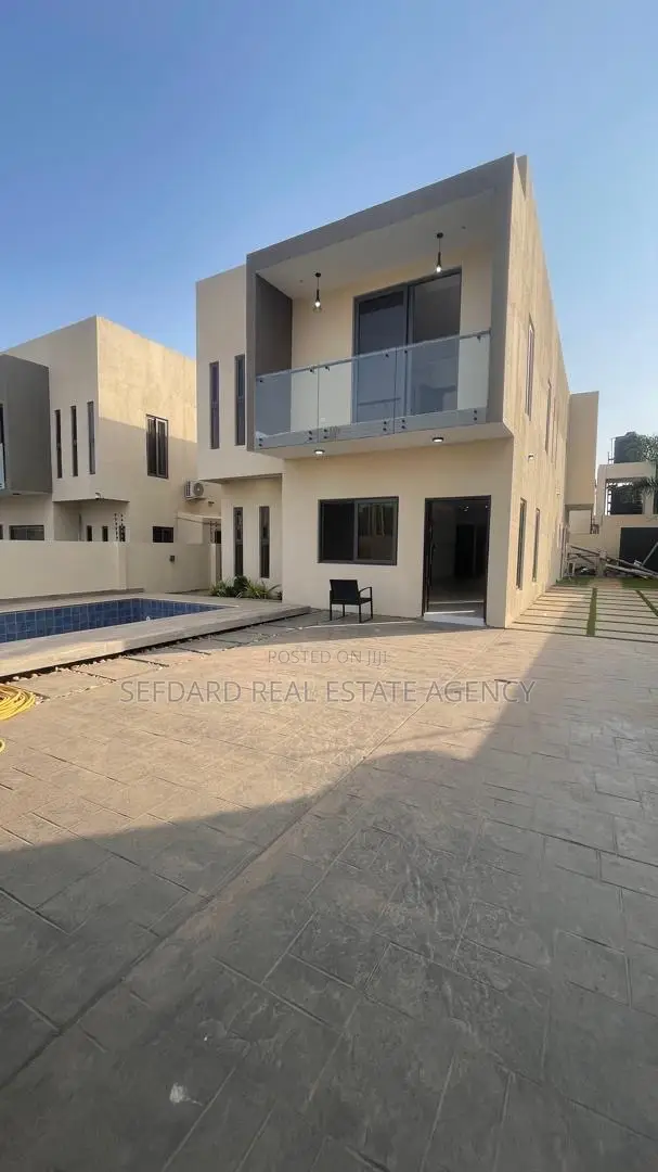4bdrm Duplex in East Legon for sale