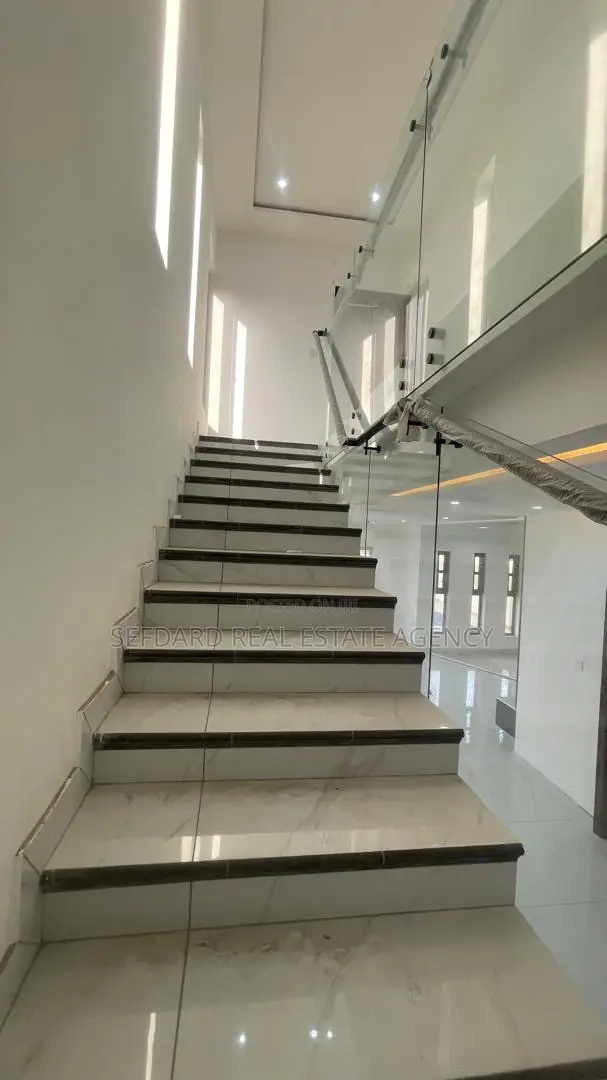4bdrm Duplex in East Legon for sale