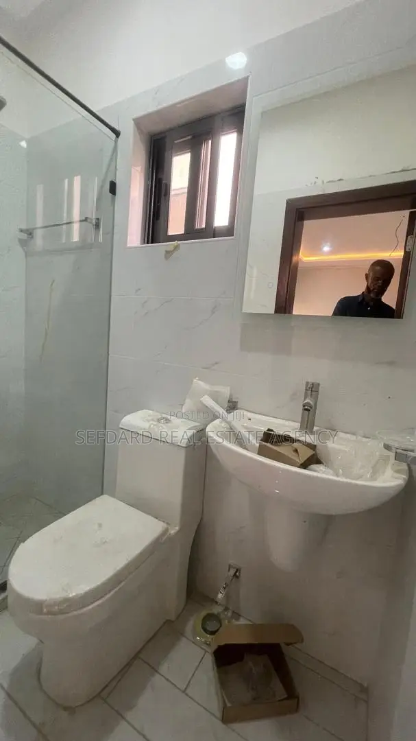 4bdrm Duplex in East Legon for sale