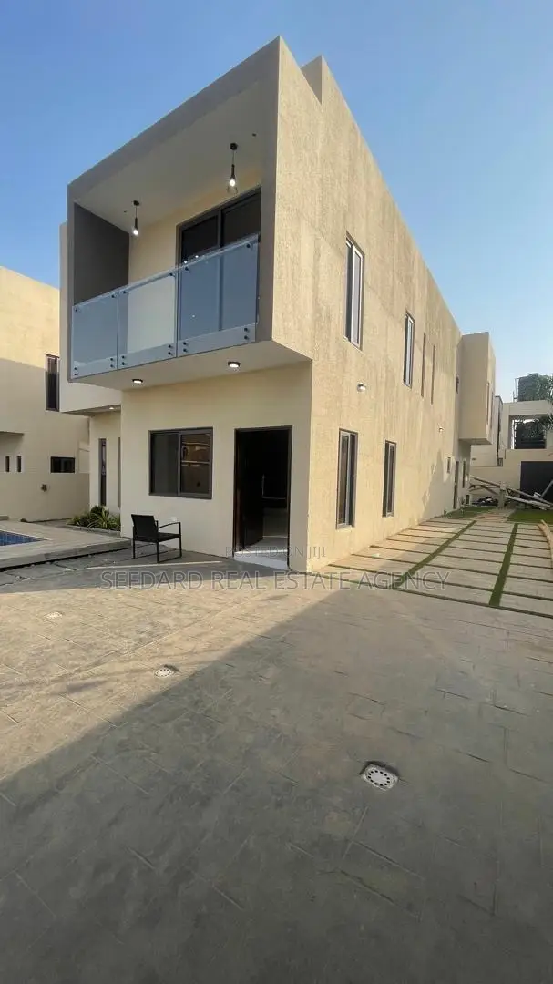 4bdrm Duplex in East Legon for sale