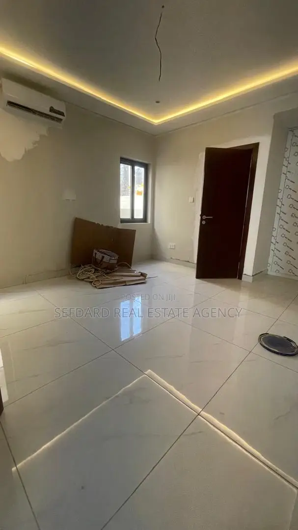 4bdrm Duplex in East Legon for sale