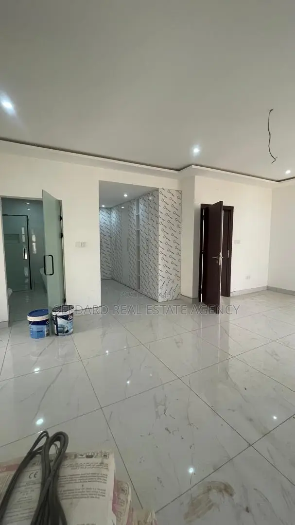 4bdrm Duplex in East Legon for sale