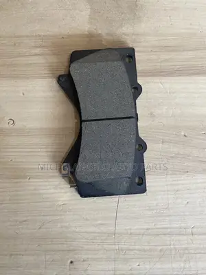 Front Brake Pad Toyota Tundra V8 2010 - 2018