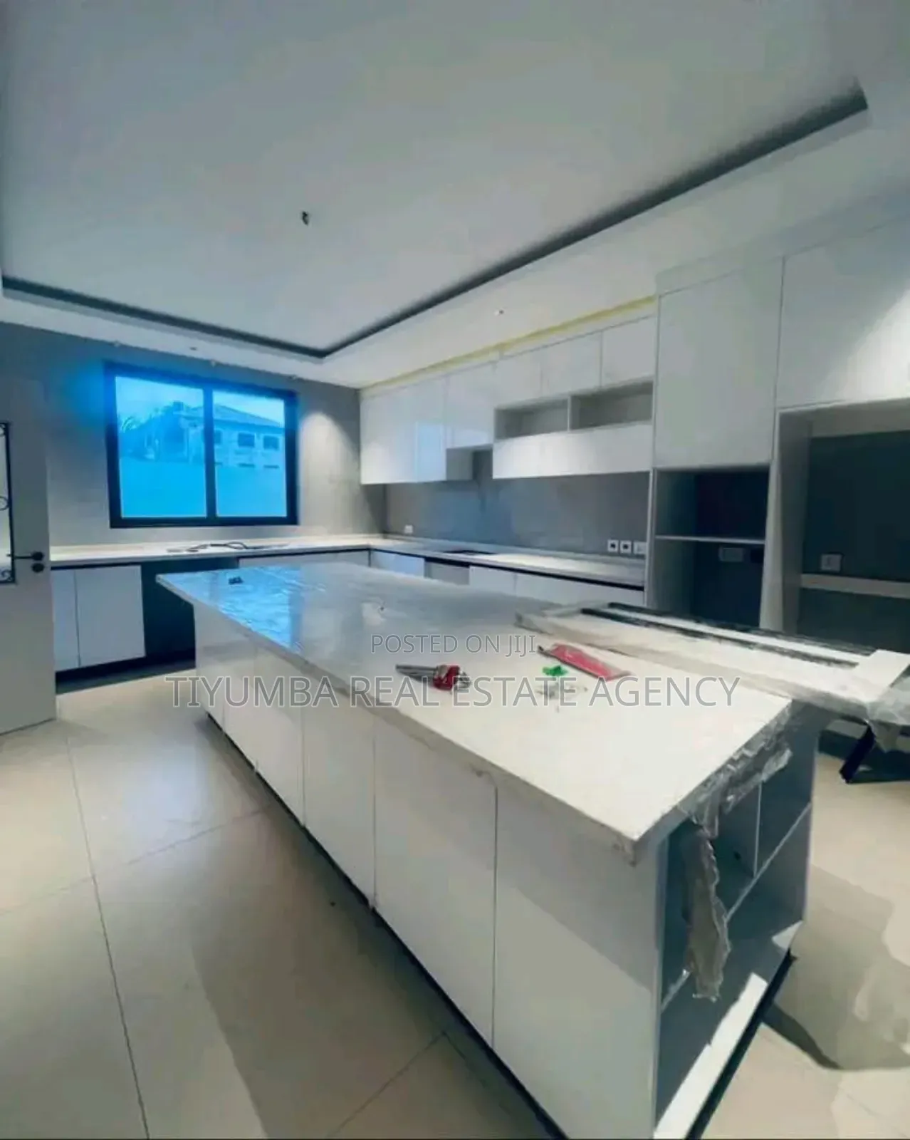4bdrm Duplex in Tiyumba Real Estate, Little Roses Area for sale