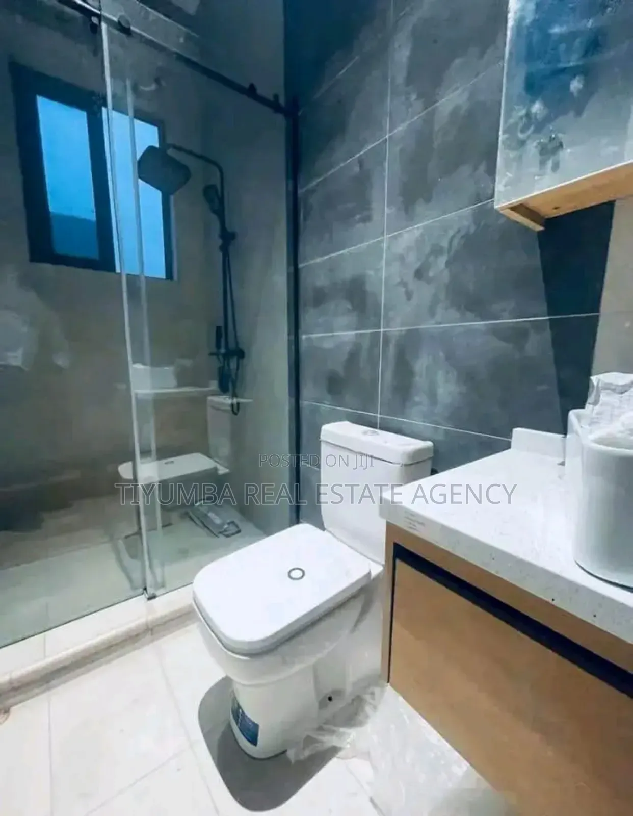 4bdrm Duplex in Tiyumba Real Estate, Little Roses Area for sale