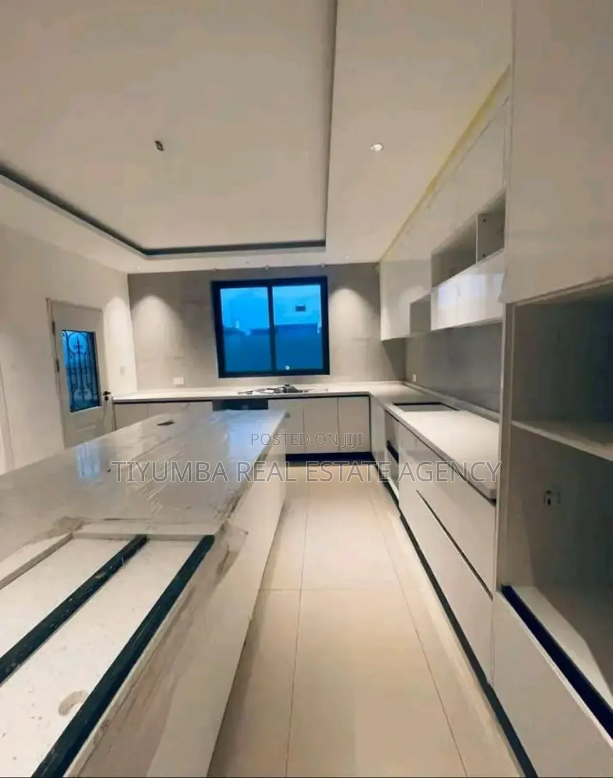 4bdrm Duplex in Tiyumba Real Estate, Little Roses Area for sale