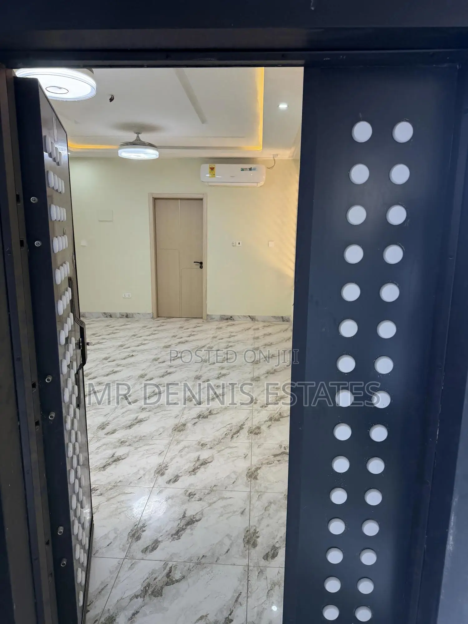 2bdrm Apartment in Dansoman, Round About for rent