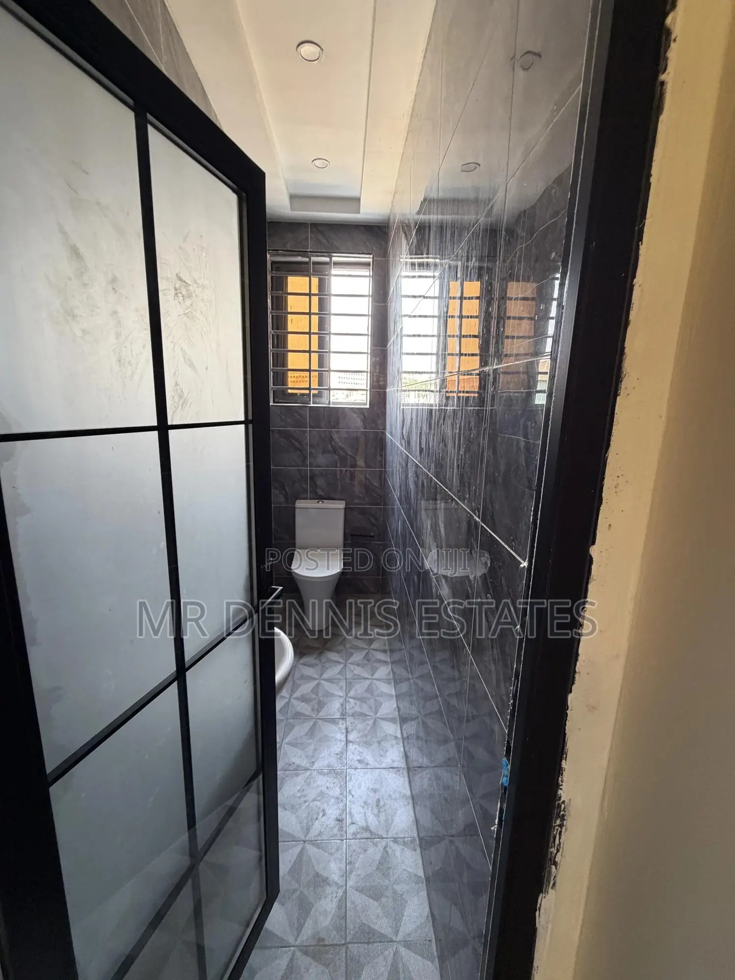 2bdrm Apartment in Dansoman, Round About for rent