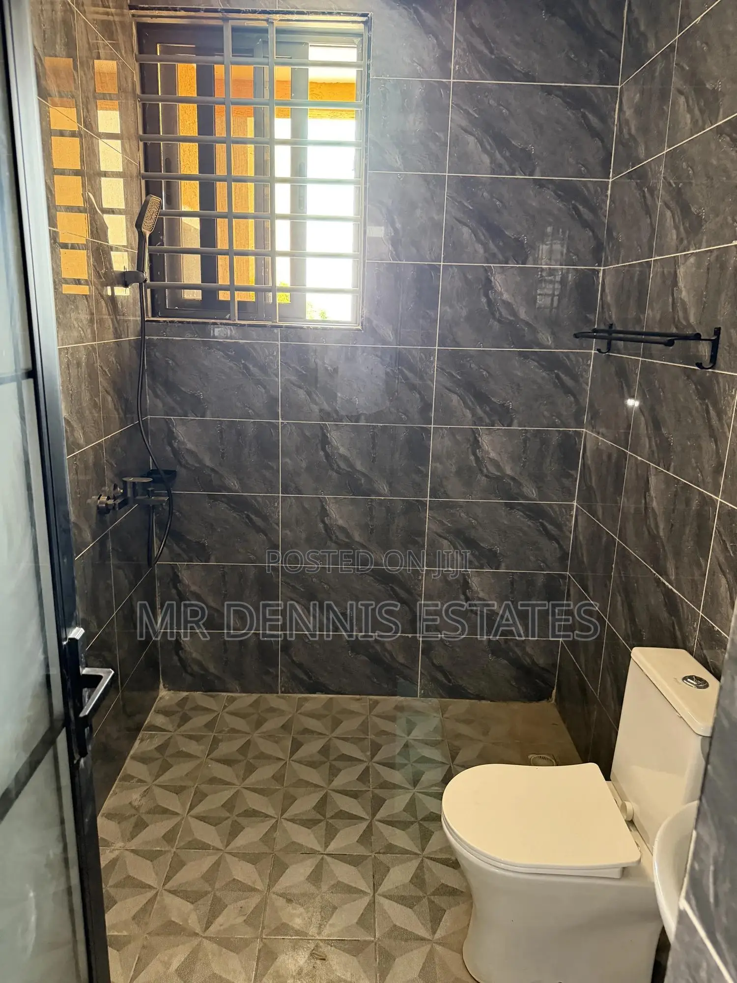 1bdrm Apartment in Dansoman, Round About for rent