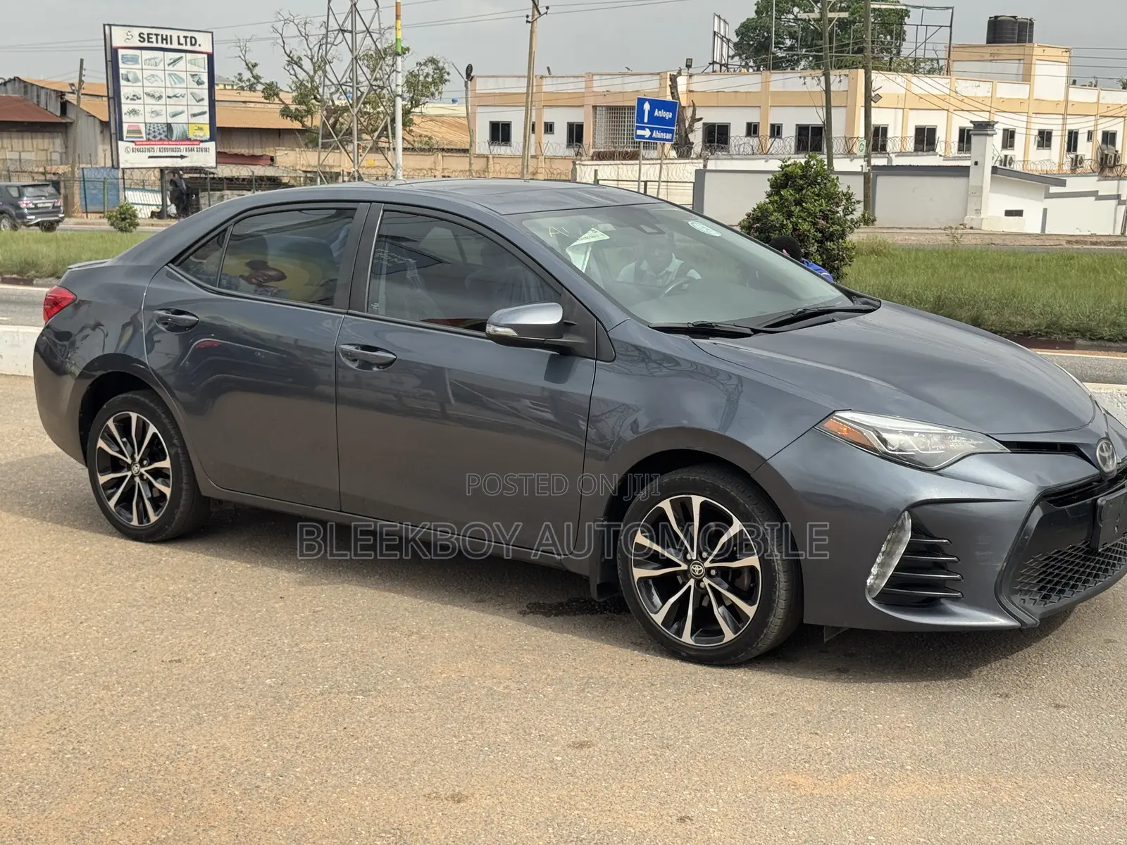 Toyota Corolla SE 4dr Sedan (1.8L 4cyl CVT) 2017 Gray