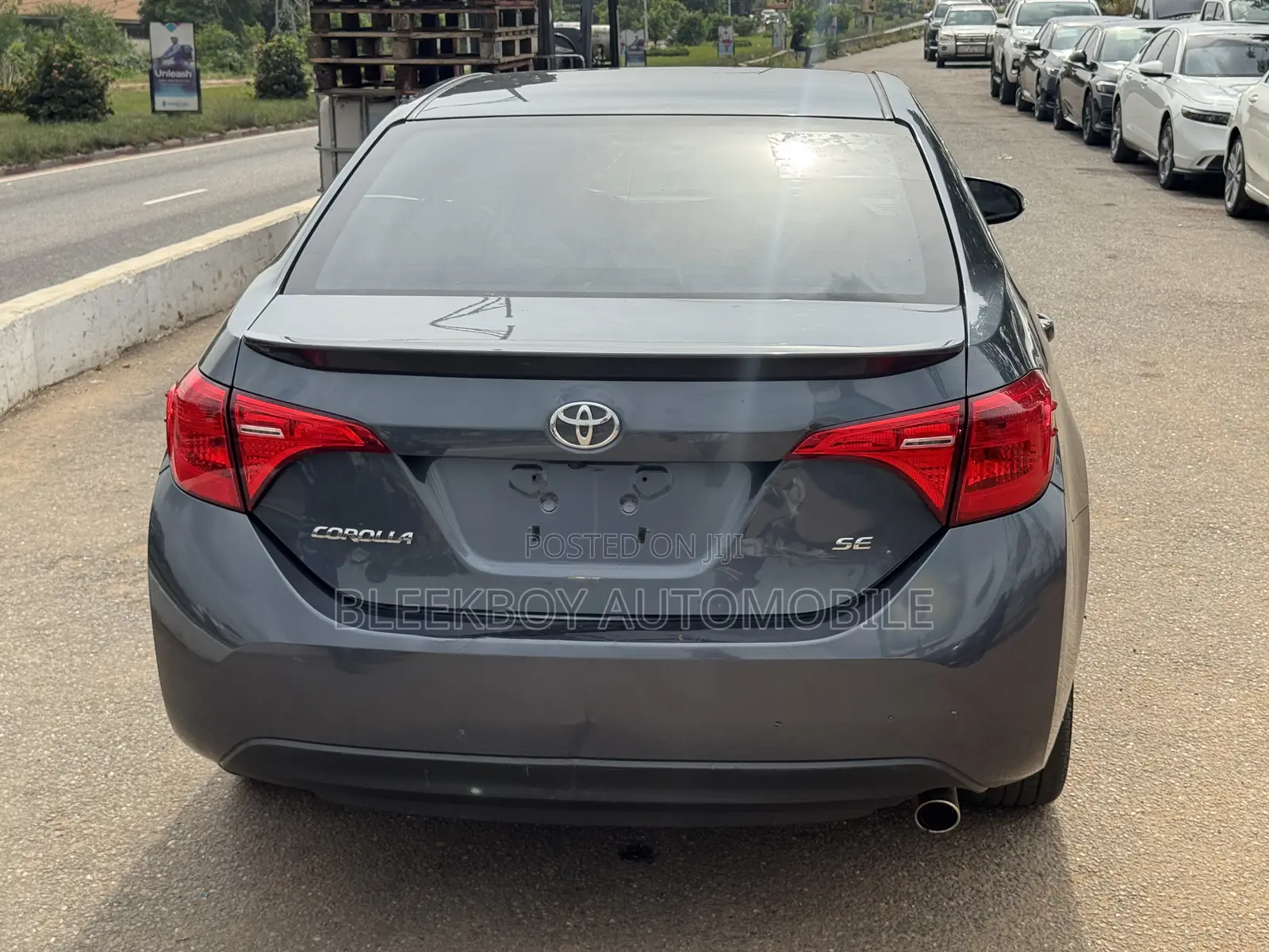 Toyota Corolla SE 4dr Sedan (1.8L 4cyl CVT) 2017 Gray