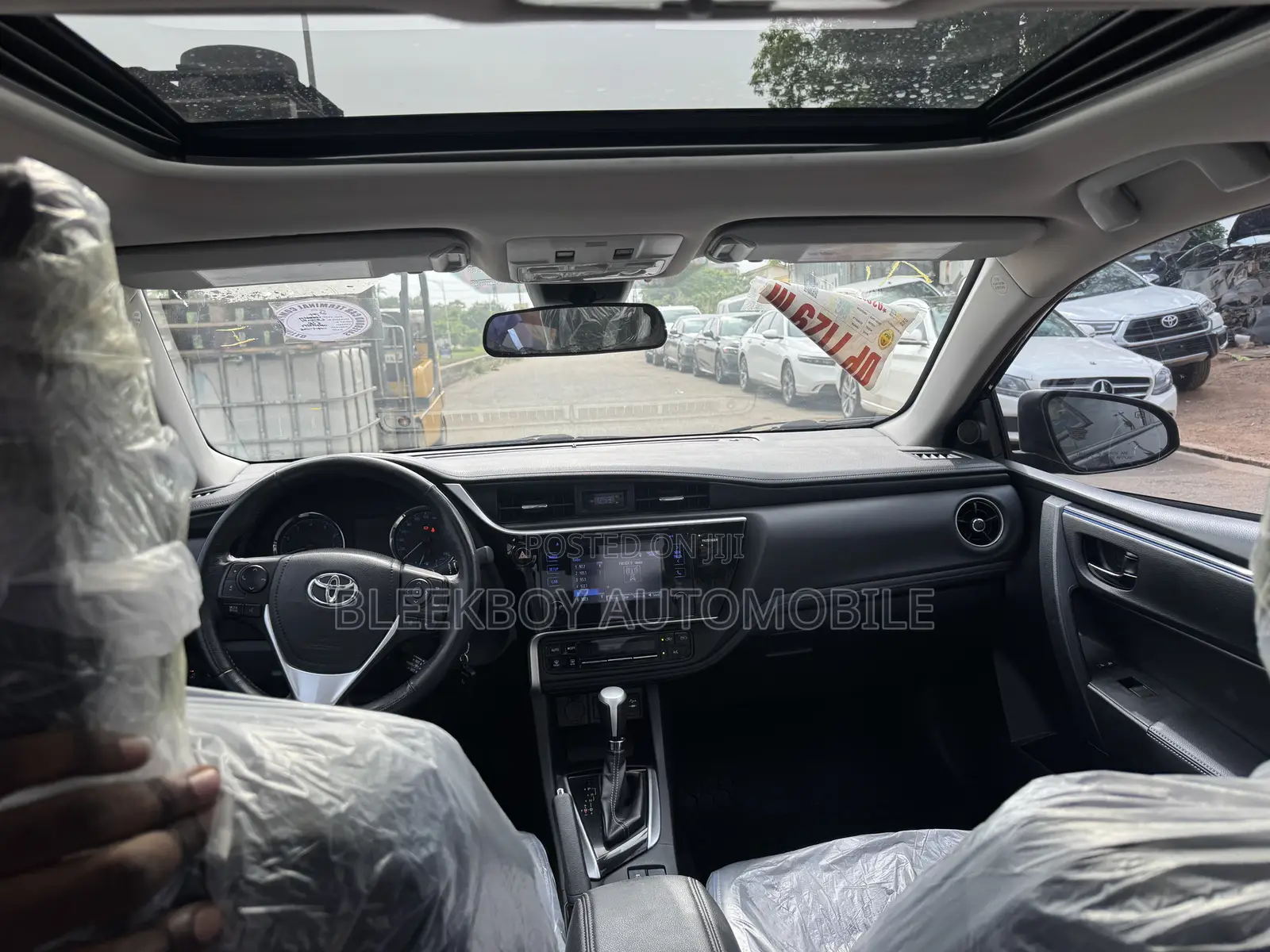 Toyota Corolla SE 4dr Sedan (1.8L 4cyl CVT) 2017 Gray