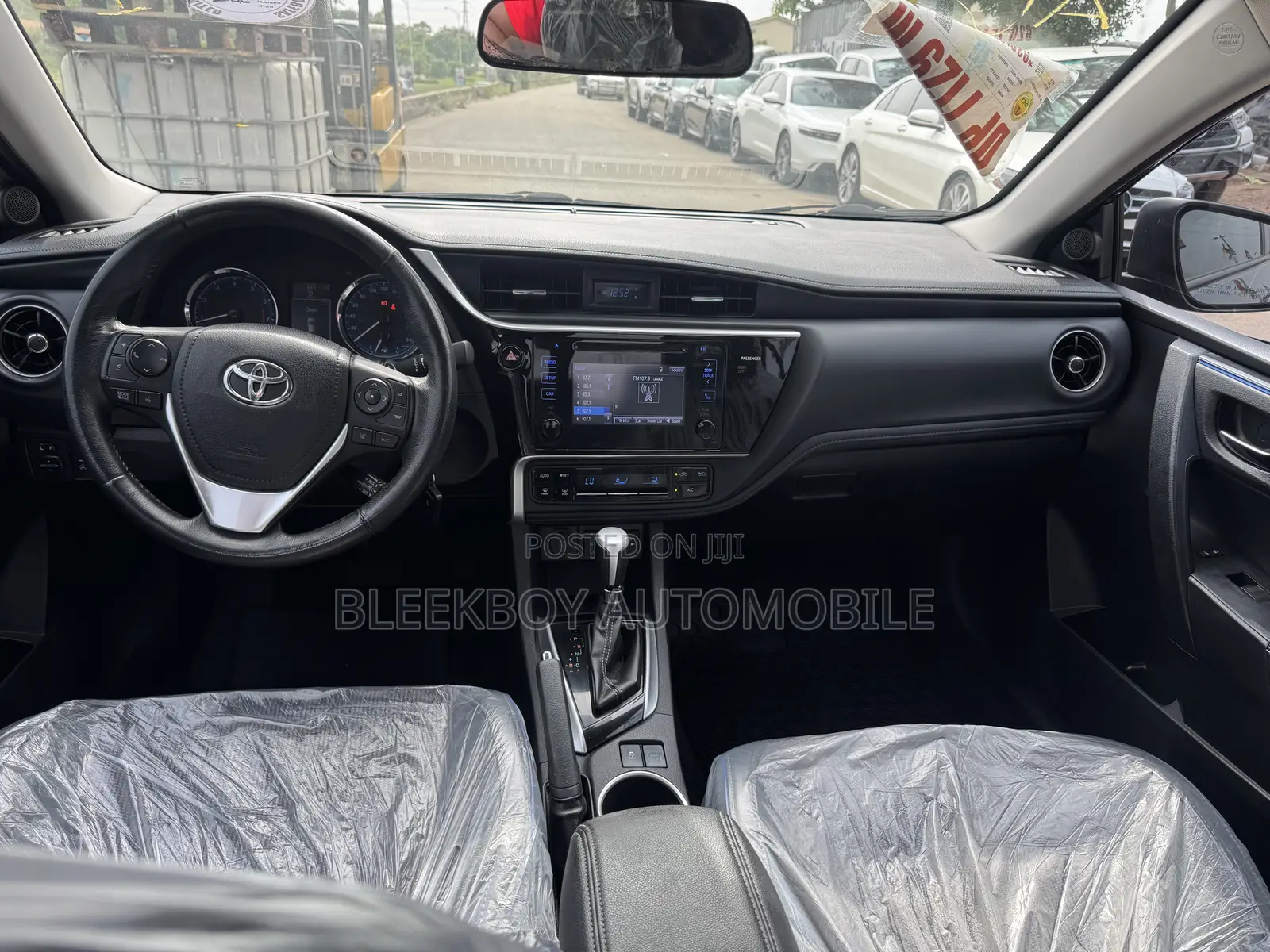 Toyota Corolla SE 4dr Sedan (1.8L 4cyl CVT) 2017 Gray