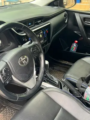 Toyota Corolla XSE (1.8L 4cyl 2A) 2019 Blue