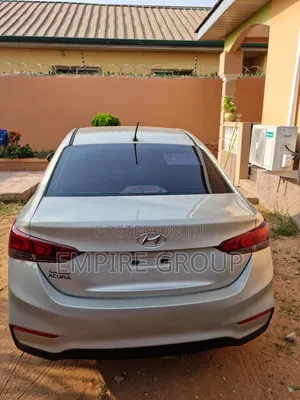 Hyundai Accent SE 2018 Gold