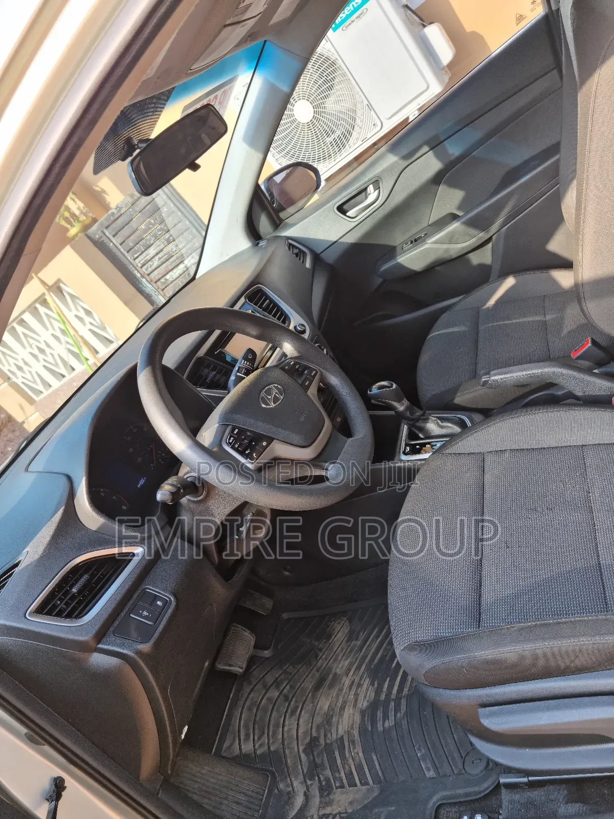 Hyundai Accent SE 2018 Gold