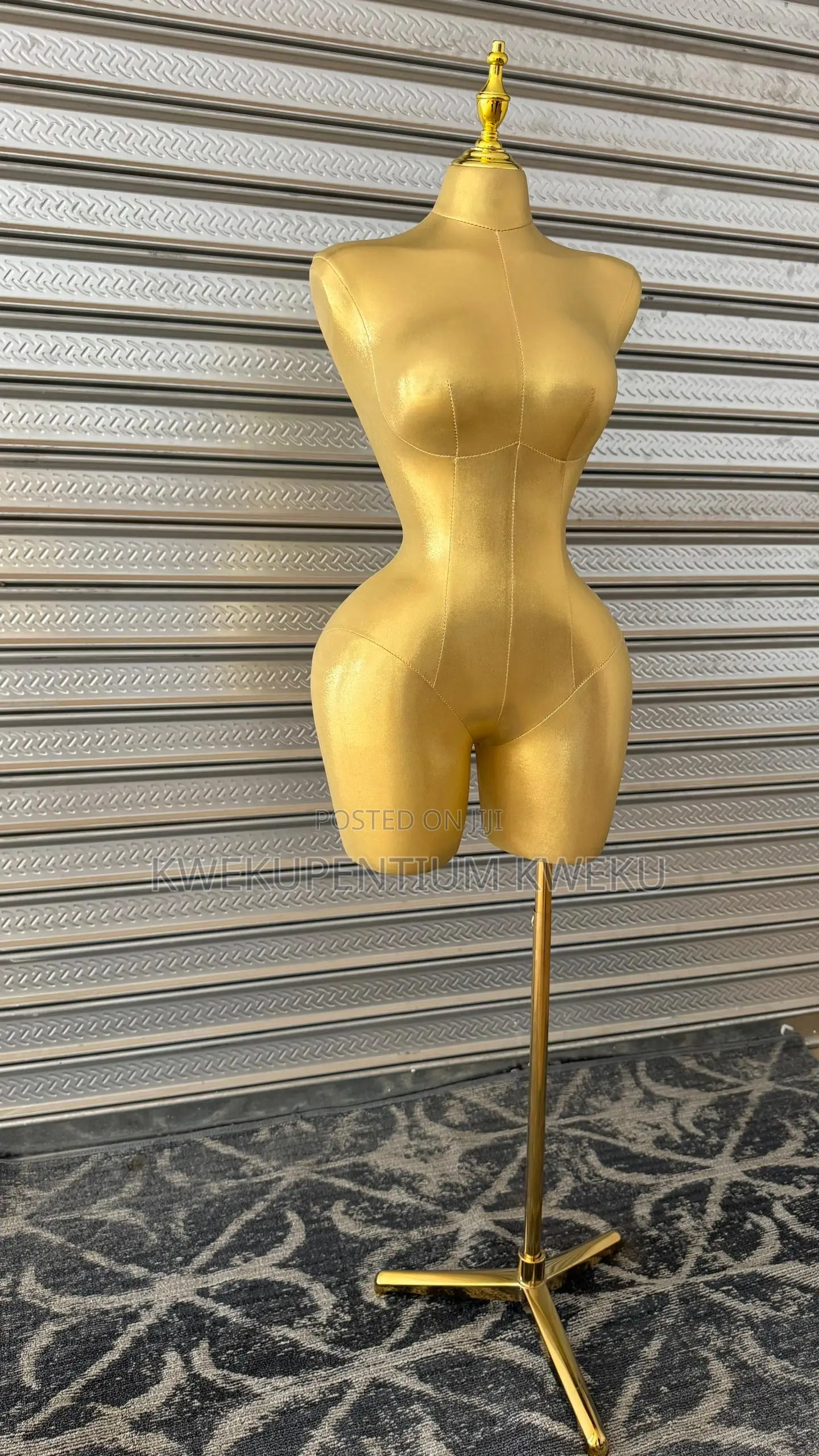BBL Mannequin Gold Fiberglass Stitch Style