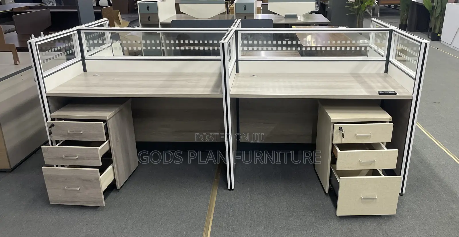 Glass Workstation