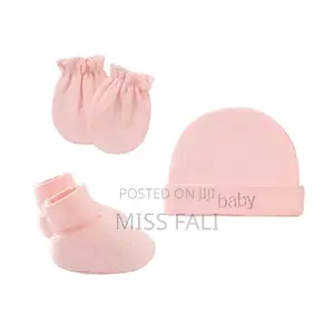 Pure Snuggle Set. Hat, Socks and Mittens. 0-1y