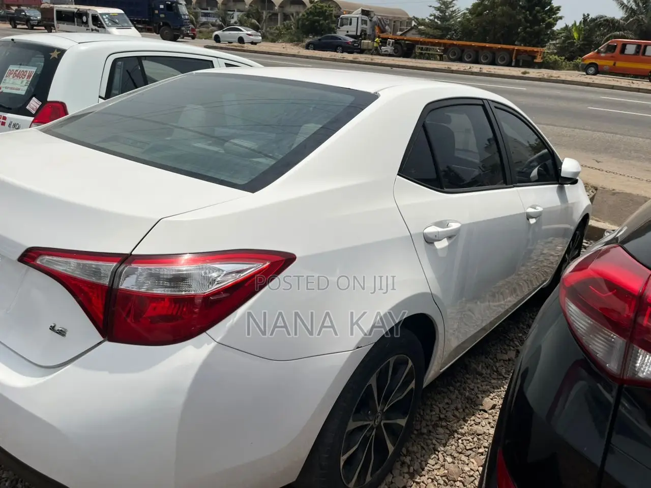 Toyota Corolla LE 4dr Sedan (1.8L 4cyl CVT) 2016 White
