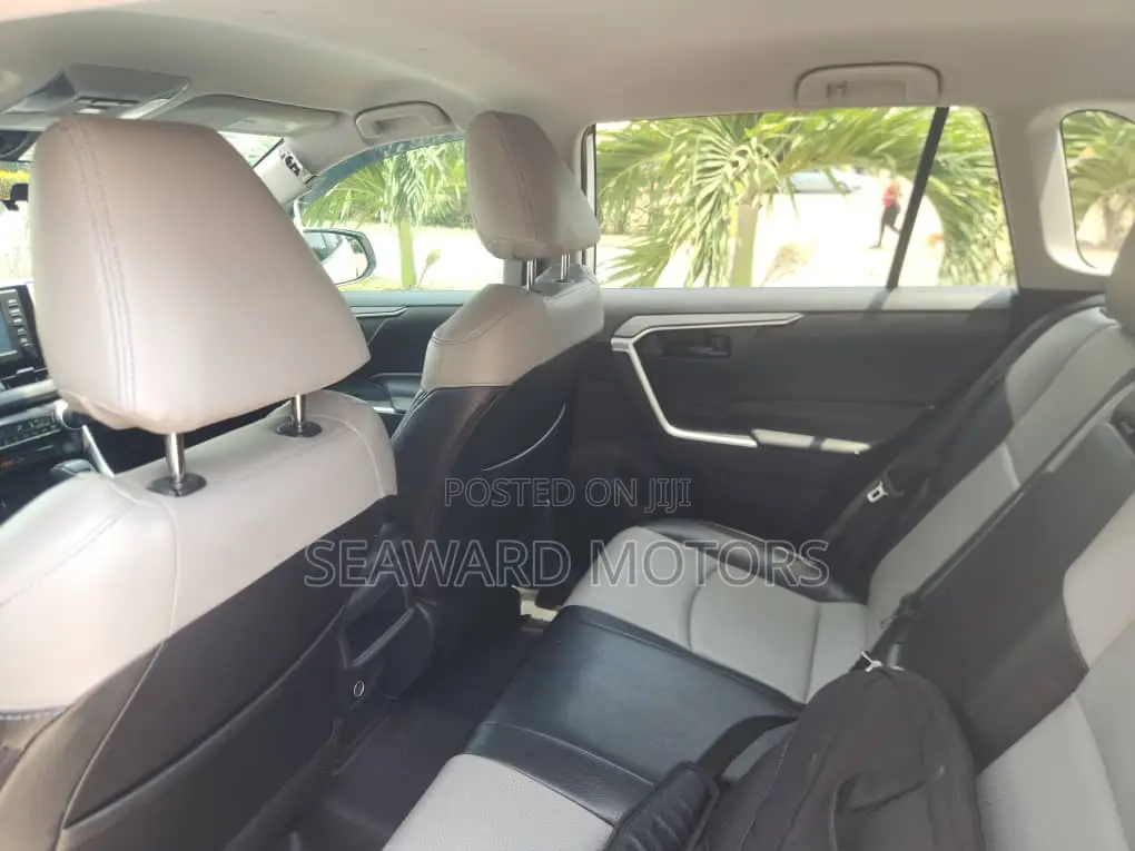 Toyota RAV4 2019 White