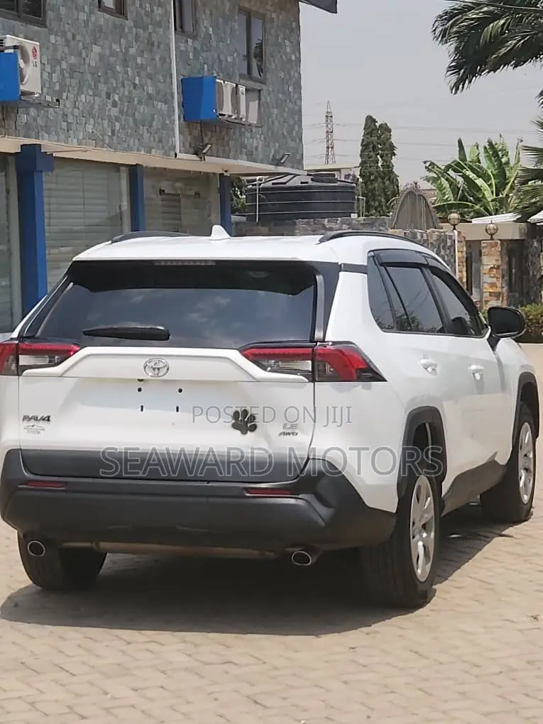 Toyota RAV4 2019 White