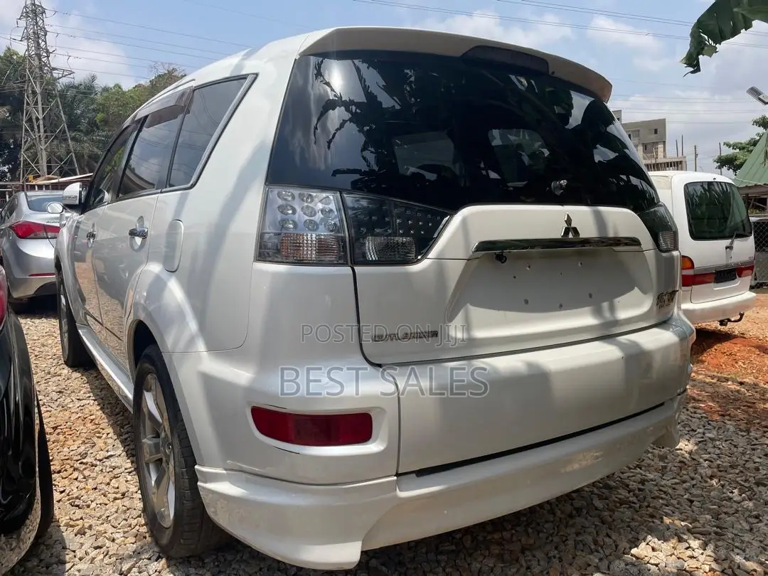 Mitsubishi Outlander 2010 White