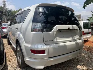Mitsubishi Outlander 2010 White