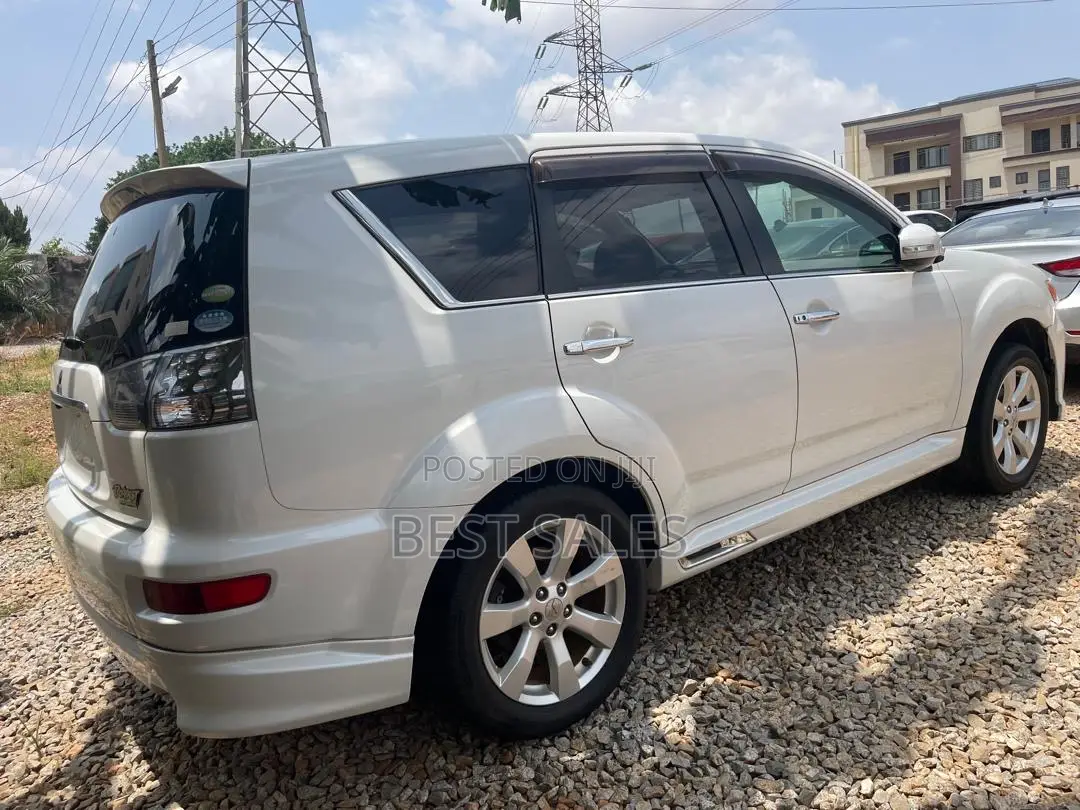 Mitsubishi Outlander 2010 White