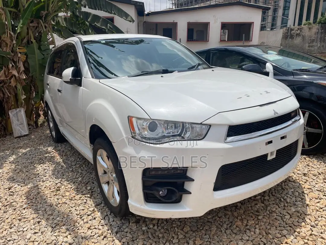 Mitsubishi Outlander 2010 White