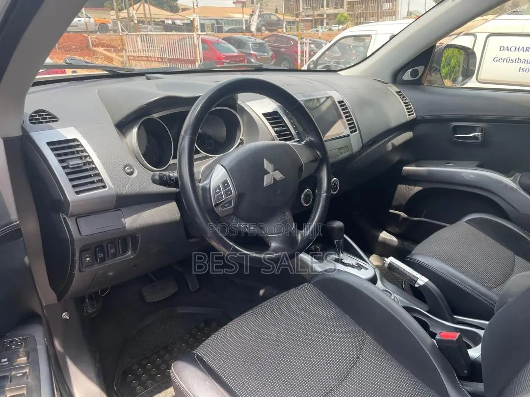 Mitsubishi Outlander 2010 White