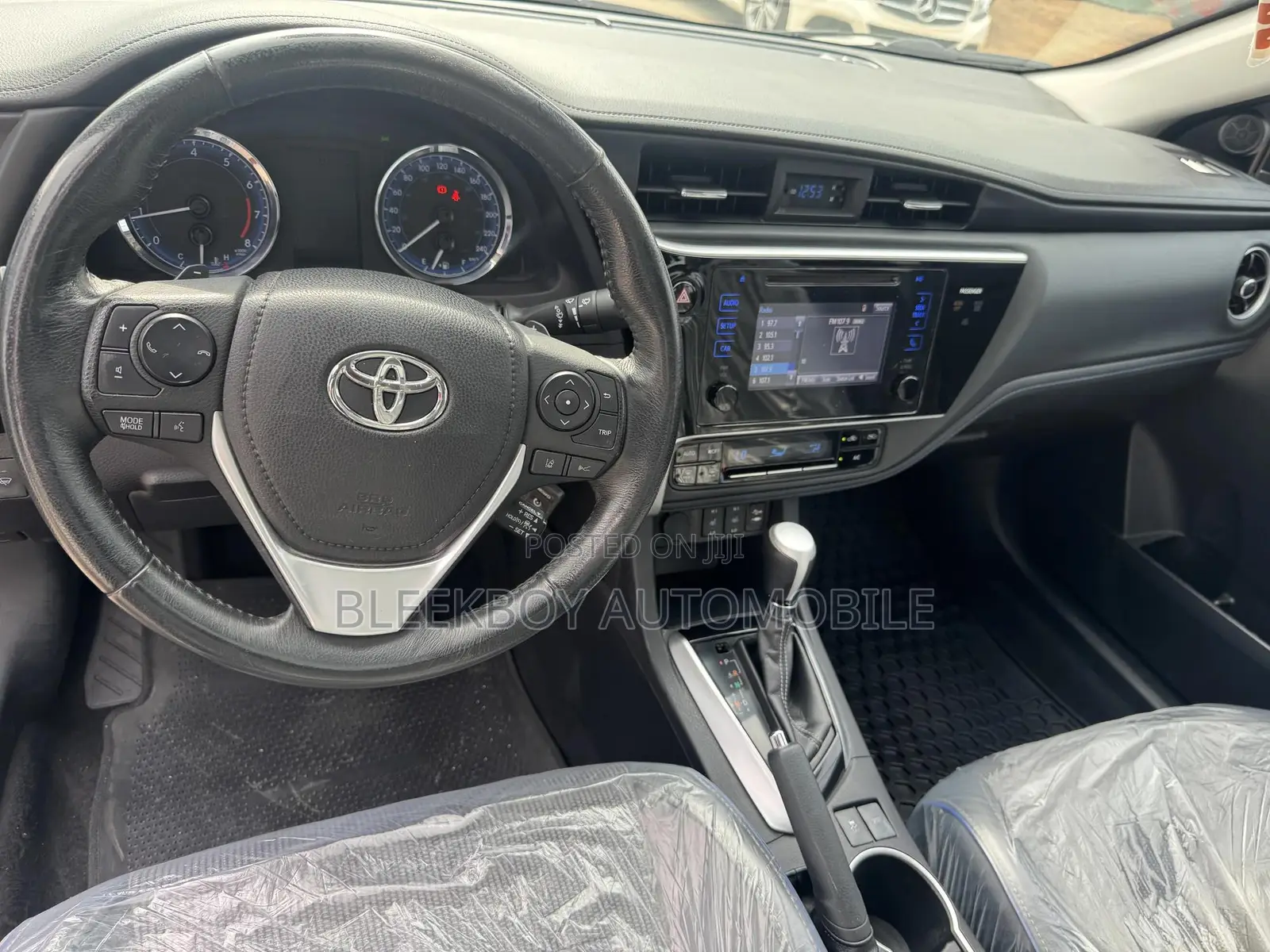 Toyota Corolla SE 4dr Sedan (1.8L 4cyl CVT) 2017 Gray