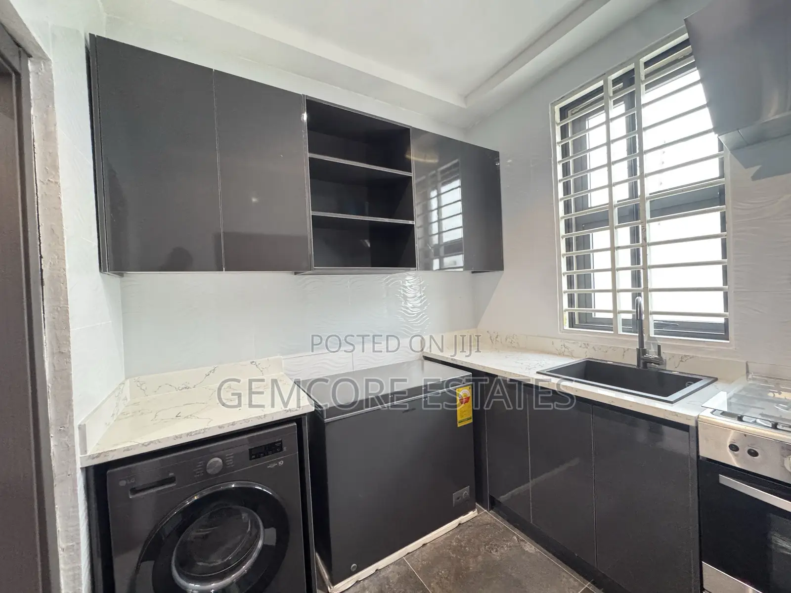 3bdrm House in Nanakrom Melcom, Adjiriganor for sale